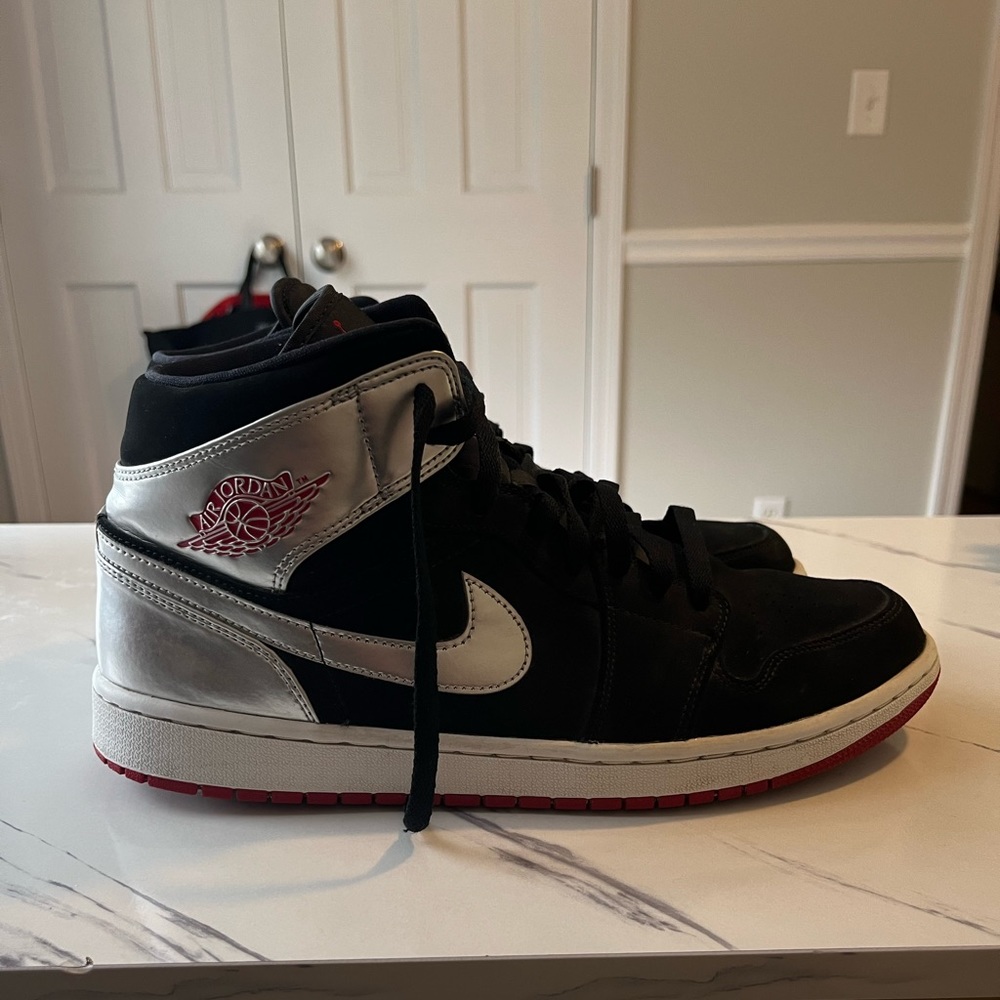 jordan 1 mid kilroy